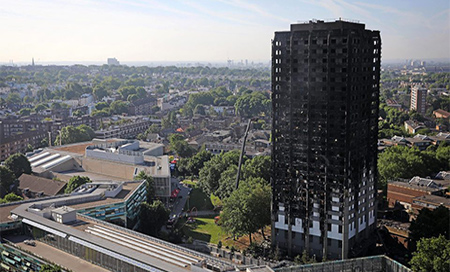 La torre Grenfell Suspenden servicio de metro bajo la torre Grenfell por peligro de un derrumbe